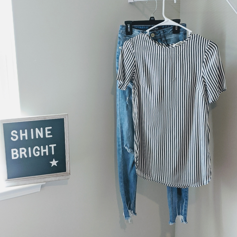 H&M Black White Vertical Stripe Tee - 2R